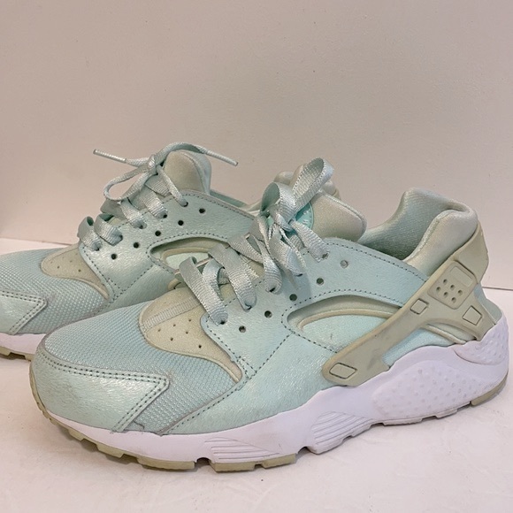 Nike Other - 🔵NIKE AIR HUARACHES IN SHINY MINT GREEN